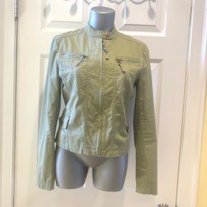 GAP army green light jacket 💚